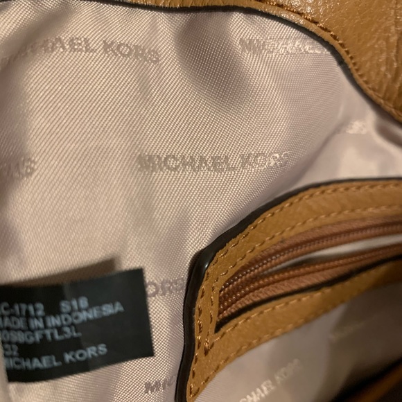 Michael Kors Fulton Shoulder Bag - Picture 9 of 14